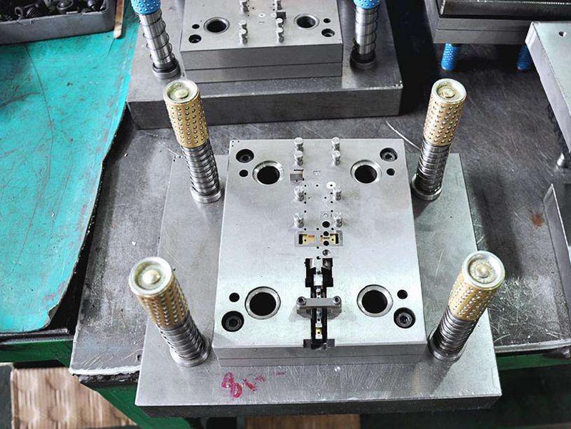 韶关模具制造-01